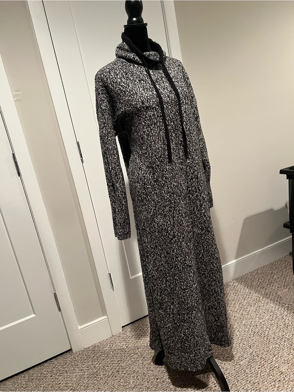Lou & Grey Long Sleeve Black and White Sweater Maxi Dress, XXL